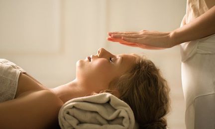 Reiki: What It Is + Why You Should Consider Adding It To Your Routine