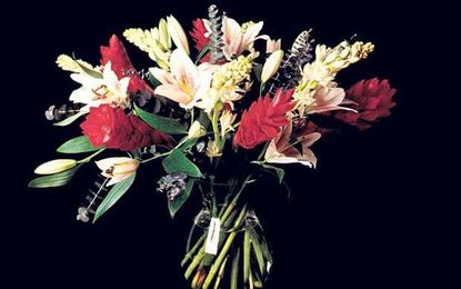 Flowers and romance are linked, study finds