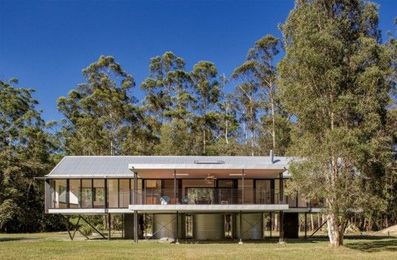 Self-sufficient Platypus Bend House was built to float above torrential flooding