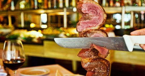 Clumsy Waiter Causes Steakhouse Nightmare by Accidentally Stabbing Customer