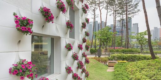 These Brilliant Panels Will Change the Way You Garden