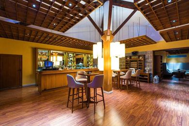 Wall to Wall: Choosing Restaurant Paint, Wallpaper, and Flooring