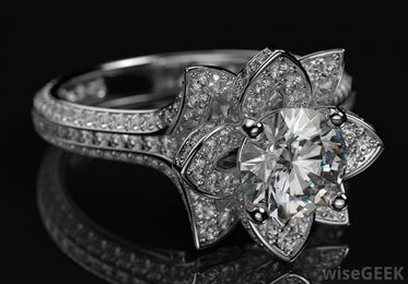 What Is the Difference between Antique and Vintage Jewelry?