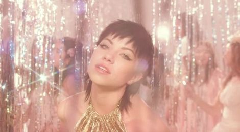 Carly Rae Jepsen’s got ‘Boy Problems’, but she doesn’t really care!
