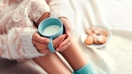 Almond Milk Versus Soy Milk: Which One Is Better?