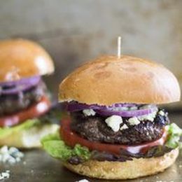 How to Make Grilled Blue Cheese Hamburgers
