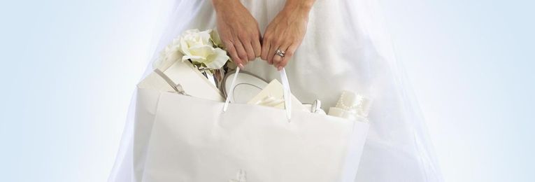 How Much Should a Wedding Guest Give?