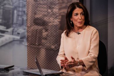 When One Consultant Is Better Than a Dozen