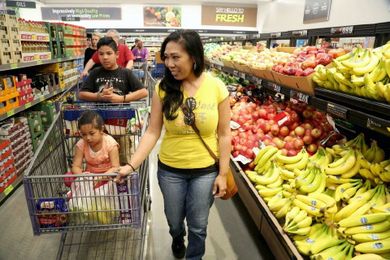 'Make a grocery list': Feds teach people how to shop for food