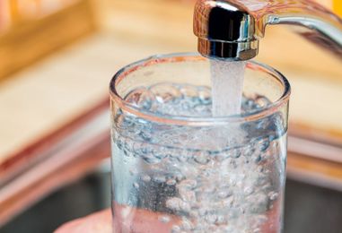 Why experts say Chicago parents should worry about the drinking water