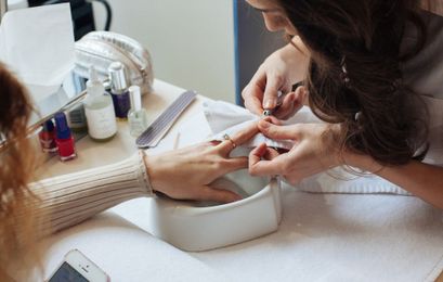 6 Signs You Should Walk Out of a Nail Salon ASAP