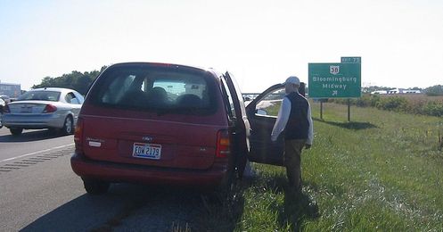 8 Roadside Emergency Kit Essentials You Shouldn't Be Stranded Without