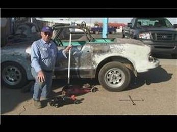 Car Repair & Maintenance : How to Change a Flat Tire