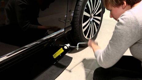 How to change a spare wheel