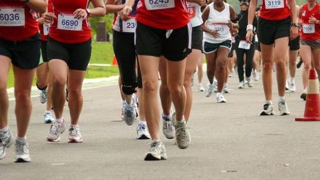 Here’s what might be happening to your feet when you run in shoes