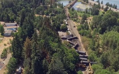Washington governor calls for oil train moratorium on Union Pacific