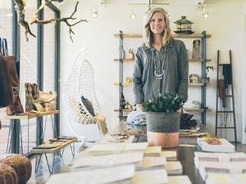 Perks Keep Public Accountants at Work
