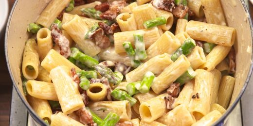 The Bizarre Pasta-Cooking Trick That Works Better Than Boiling Water