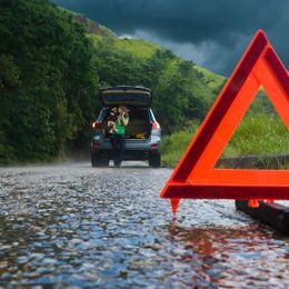 How to Handle Emergency Situations While Driving