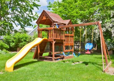 How To Choose The Best Swing Set For Your Back Yard