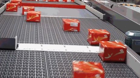 We Should Replace the Floors in Every Airport With These Magical Conveyor Belts