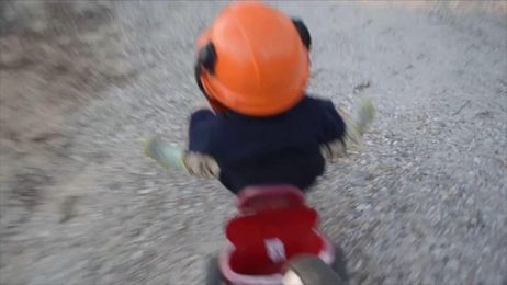 When Dad's In Charge: Leaf Blower-Powered Tricycle