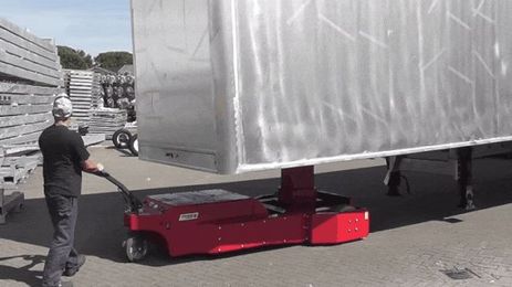 This Electric Cart Lets Puny Humans Move Loaded Semi-Trailers By Hand
