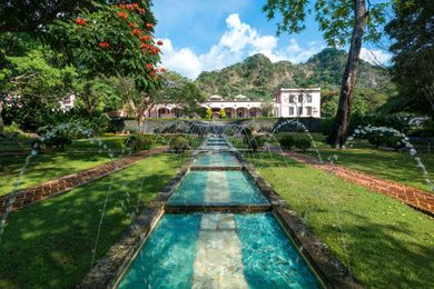 15 Holiday Vacations You Can Still Book