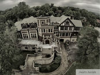 10 of the Spookiest Haunted Houses in America 