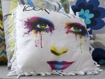 How to Make a No-Sew Pillow From an Upcycled T-Shirt