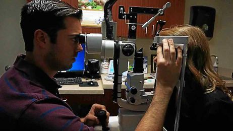 Eye doctor from Novi, uses videos to educate patients