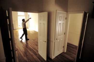 Should you take your NYC apartment off the market for the holidays?