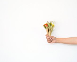 Make someone smile: How to wrap mini bouquets (to gift)