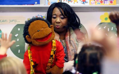 Puppets teach preschoolers how to behave in the classroom
