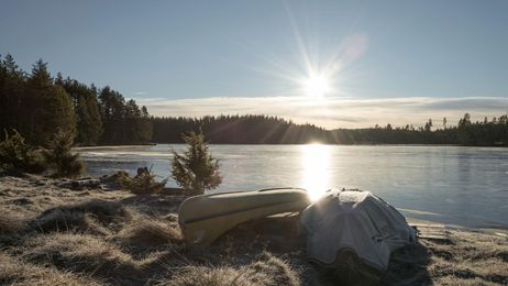 This is what a frozen lake sounds like
