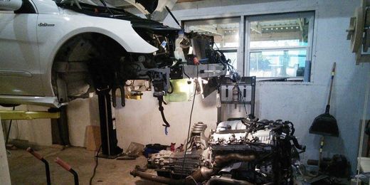 This Mercedes Owner is Rebuilding His Engine to Avoid a $57,000 Repair