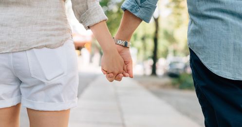 Here's when you should you tell your date you have hearing loss