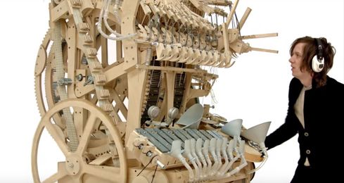 This guy just built an unbelievable instrument with 2000 marbles