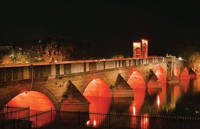 Philips LED fixtures reveal architecture of Turkey's Tunca Bridge (MAGAZINE)