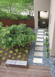 What to Know About Installing a Walkway of Pavers and Pebbles