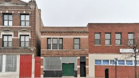 Old Logan Square building makes for an excellent live/work space