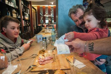 Italian Restaurant Rewards Well-Behaved Kids with Discounts