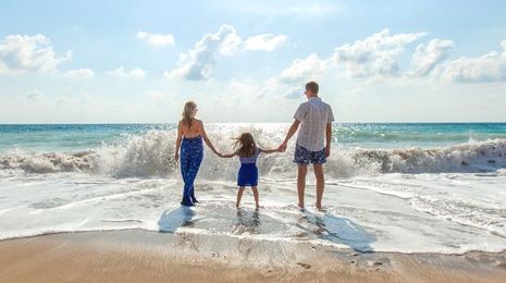 Family Vacations Serve as 'Happiness Anchors' for Kids Until They Grow Up