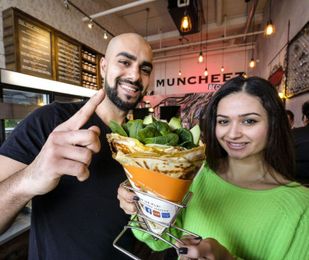 Who do you trust more? The food critic or the crowd