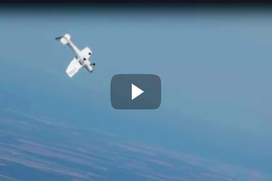 Cessna 152 Recovers From A Spin