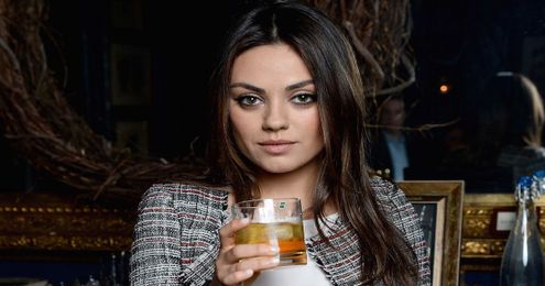 7 Reasons to Date a Girl Who Drinks Whiskey