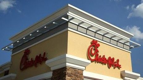 Stranger notices Chick-fil-A worker’s good manners, builds his...