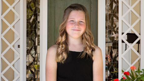 12-Year-Old Who Got Her Hair Curled For Spring Dance The Very Image Of Old Hollywood Glamour