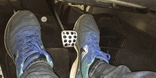 How to Do a Burnout With a Manual Transmission