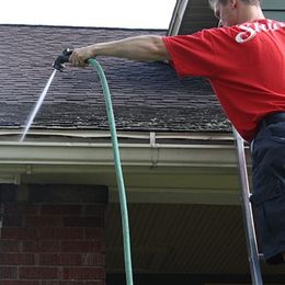 Does Pressure Washing Damage Vinyl Siding?